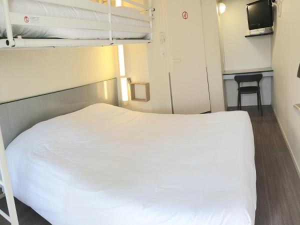 Premiere Classe Brive La Gaillarde Ouest : photo 1 de la chambre chambre triple (1 lit double et 1 lit simple)