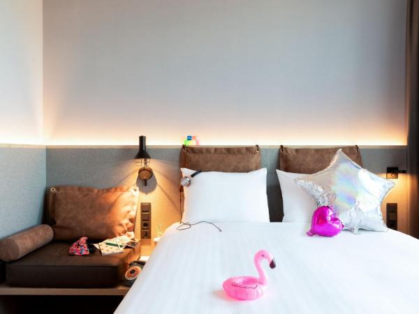 Moxy The Hague : photo 4 de la chambre chambre lit queen-size moxy - vue sur ville