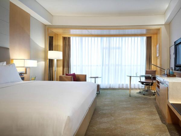 Courtyard by Marriott Hangzhou Qianjiang : photo 3 de la chambre chambre lit king-size - vue sur ville