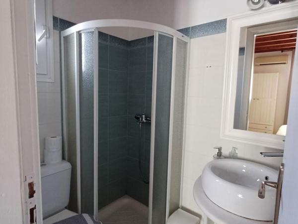 Manos Rooms : photo 2 de la chambre double room