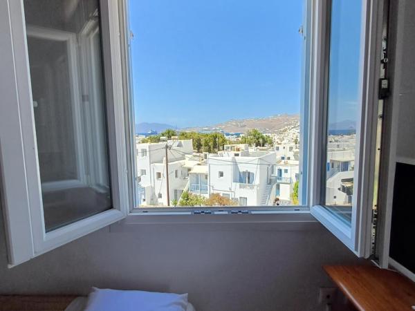 Manos Rooms : photo 6 de la chambre quadruple room with sea view