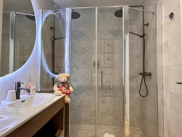 Hotel Beaucour : photo 6 de la chambre chambre de charme avec douche ou baignoire balnéo