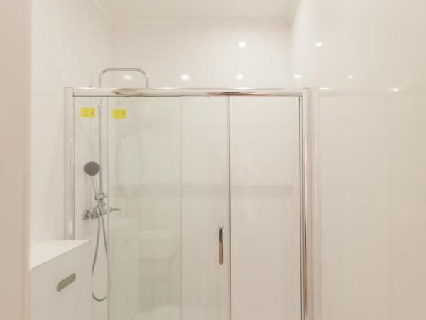 FLH Alcântara Guest House : photo 4 de la chambre grande chambre double 