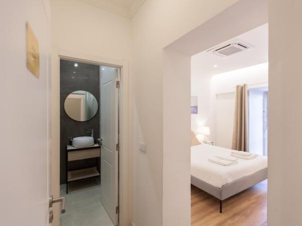 FLH Alcântara Guest House : photo 6 de la chambre chambre double avec balcon