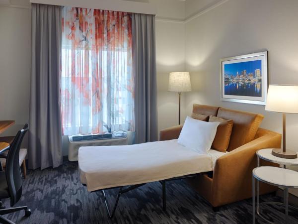 Fairfield Inn & Suites by Marriott Columbus Airport : photo 3 de la chambre hébergement lit king-size avec canapé-lit - non-fumeurs