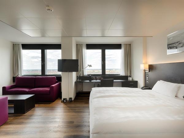 Park Inn by Radisson Berlin Alexanderplatz : photo 4 de la chambre suite junior