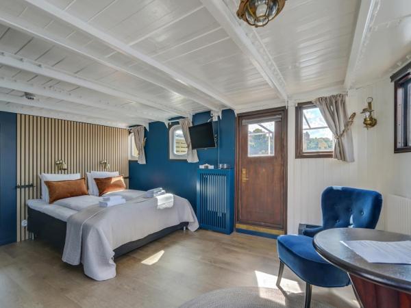 Mälardrottningen Yacht Hotel : photo 1 de la chambre suite avec terrasse