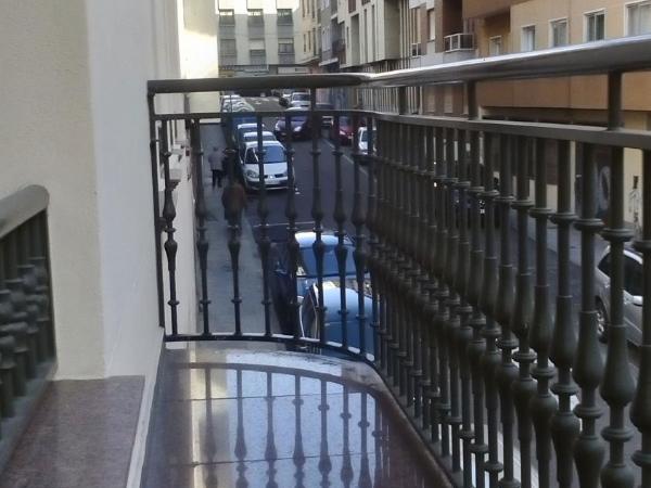 Hostal Granada : photo 7 de la chambre chambre familiale avec balcon