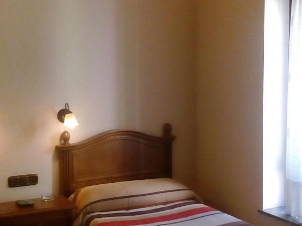 Hostal Granada : photo 8 de la chambre chambre lits jumeaux