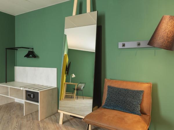 Holiday Inn - the niu Tab Dusseldorf Main Station, an IHG Hotel : photo 7 de la chambre chambre lit queen-size premium