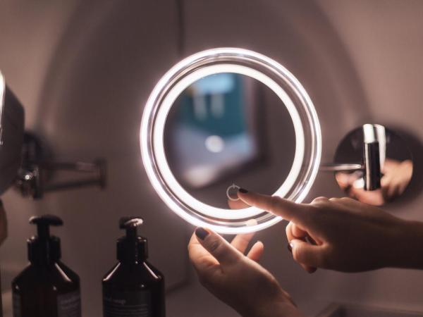 Holiday Inn - the niu Tab Dusseldorf Main Station, an IHG Hotel : photo 4 de la chambre chambre lit queen-size premium