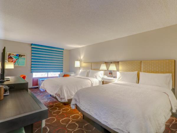 Hampton Inn Tropicana : photo 5 de la chambre chambre 2 lits queen-size - non-fumeurs