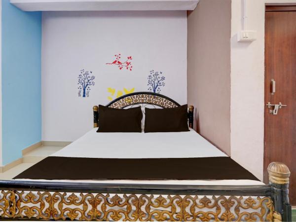 SPOT ON Hotel Aaraadhya Residency : photo 9 de la chambre chambre triple classique