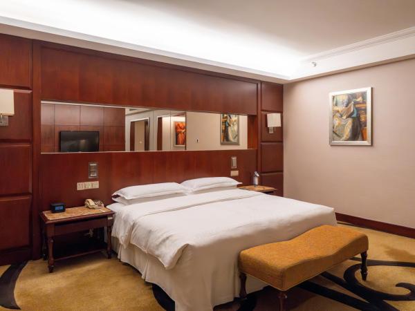 Sheraton Shenzhen Futian Hotel, Close to Metro Station, Shenzhen Futian Convention & Exhibition Centre, Futian Railway Station : photo 3 de la chambre panoramic king studio suite - club lounge access