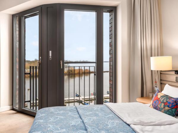 Zollenspieker Fährhaus : photo 2 de la chambre studio - vue sur rivière