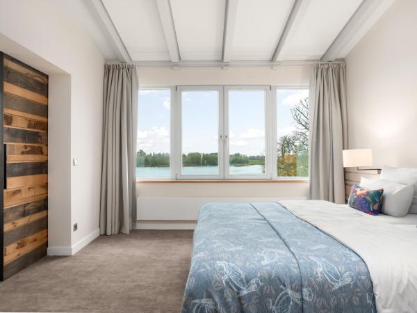 Zollenspieker Fährhaus : photo 1 de la chambre suite - vue sur port