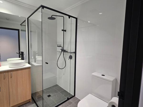 Econo Lodge Rivervale : photo 5 de la chambre chambre supérieure lit queen-size