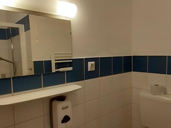 Ciszterci Szállás Pécs : photo 9 de la chambre petite chambre avec lits superposés