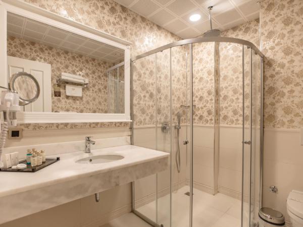 Seven Hills Palace & Spa : photo 9 de la chambre chambre deluxe avec vue sur mer - accès gratuit au spa commun (usage autonome)