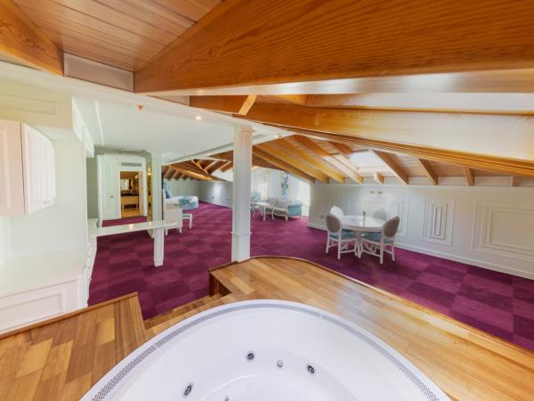 Seven Hills Palace & Spa : photo 4 de la chambre queen suite with spa bath - mansion loft suite ( only sky view )