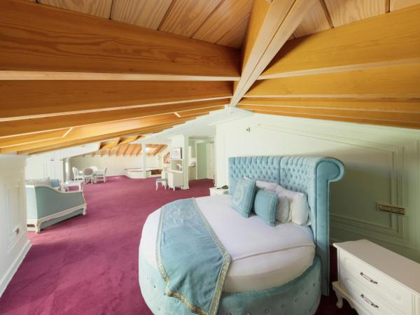 Seven Hills Palace & Spa : photo 5 de la chambre queen suite with spa bath - mansion loft suite ( only sky view )