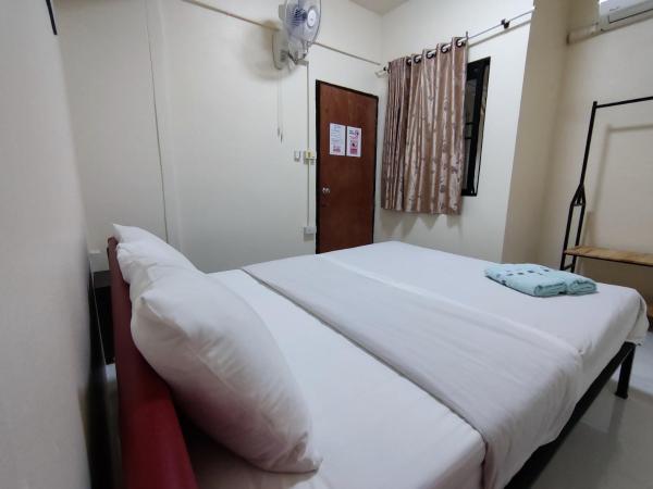 168 Chiangmai Guesthouse : photo 2 de la chambre petite chambre double