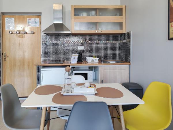 Aparthotel AMMI Nice Massena - ex Ajoupa : photo 10 de la chambre suite junior avec balcon