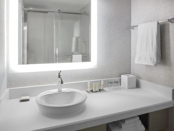 Montreal Marriott Chateau Champlain : photo 8 de la chambre chambre lit king-size - concierge