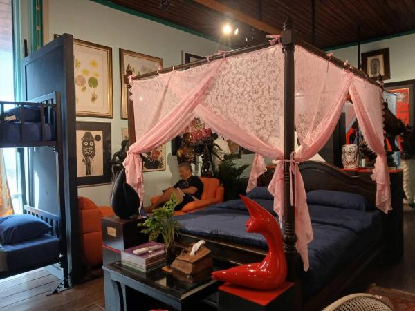 64sweethome Dusit BKK : photo 2 de la chambre chambre double avec salle de bains commune