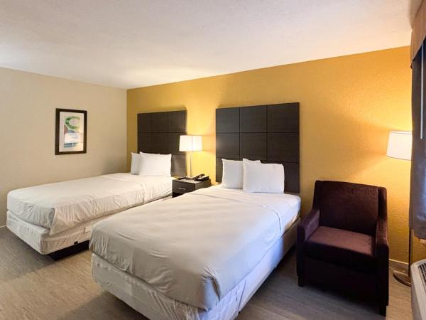 Motel 6 Charlotte, NC Northlake : photo 1 de la chambre chambre quadruple - non-fumeurs