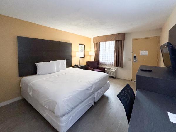 Motel 6 Charlotte, NC Northlake : photo 3 de la chambre chambre lit king-size - fumeurs