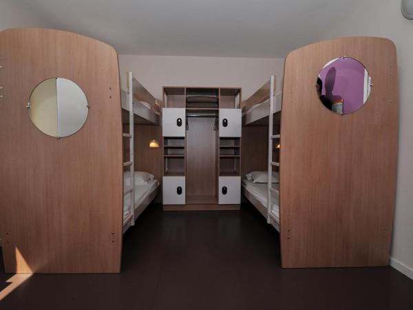 Auberge de jeunesse Rochefort : photo 1 de la chambre chambre familiale - vue sur jardin