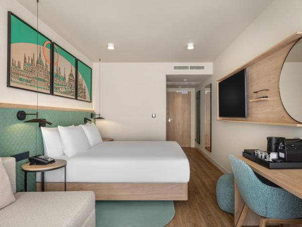 Hilton Garden Inn Debrecen City Center : photo 4 de la chambre chambre lit king-size avec balcon