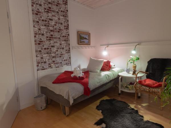 Aaria Bed and Breakfast : photo 6 de la chambre chambre lits jumeaux avec salle de bains commune