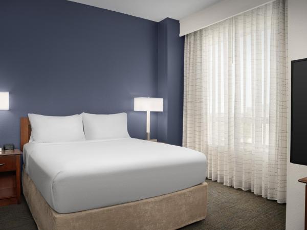 Residence Inn Houston West Energy Corridor : photo 3 de la chambre studio lit queen-size avec canapé-lit