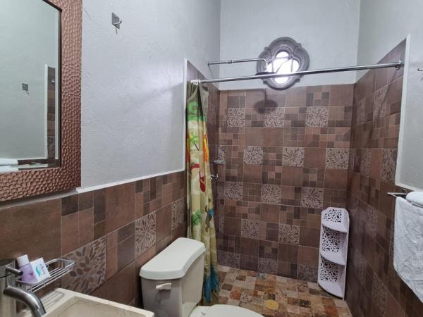 HOTEL PUERTO MORELOS cuernavaca : photo 3 de la chambre chambre standard avec 2 lits queen-size