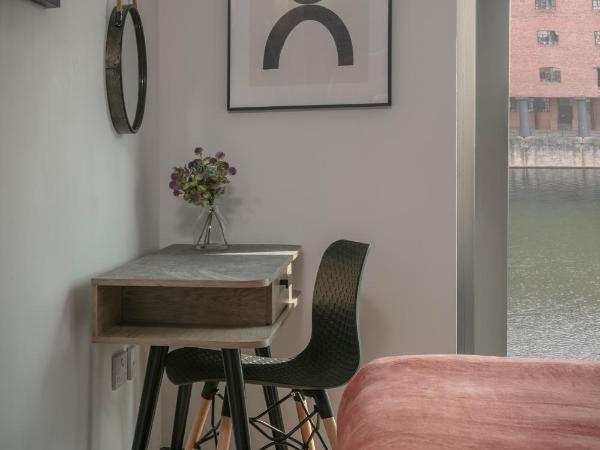 Dockside Aparthotel, Best Western Signature Collection : photo 5 de la chambre two-bedroom apartment with one double bed, two single beds and one sofa bed - walk-in shower/non smoking