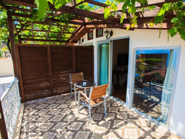 Lemon Villa Hotel - Adult Only : photo 4 de la chambre suite lit king-size - vue sur mer