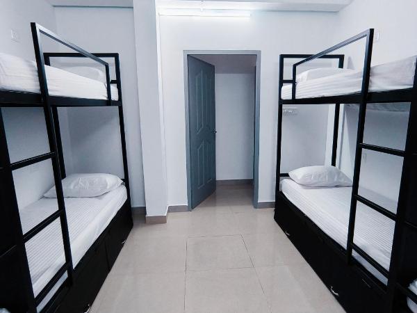 Hostel Stayzo : photo 6 de la chambre dortoir mixte de 8 lits 