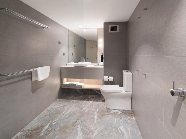 DoubleTree by Hilton Esplanade Darwin : photo 6 de la chambre suite 1 chambre lit king-size