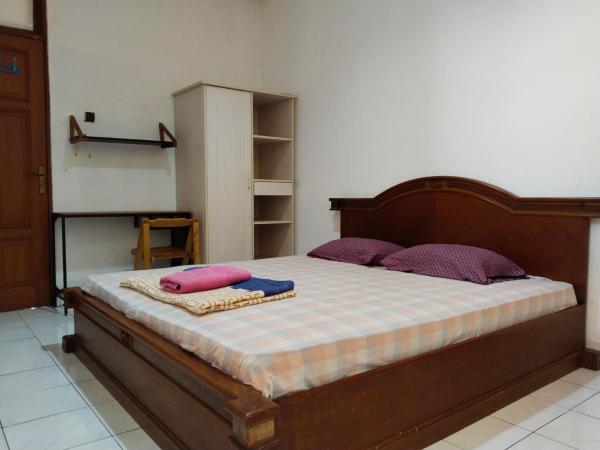 Griya Cempaka Baru At-Taqwa Syariah : photo 1 de la chambre chambre standard lit queen-size