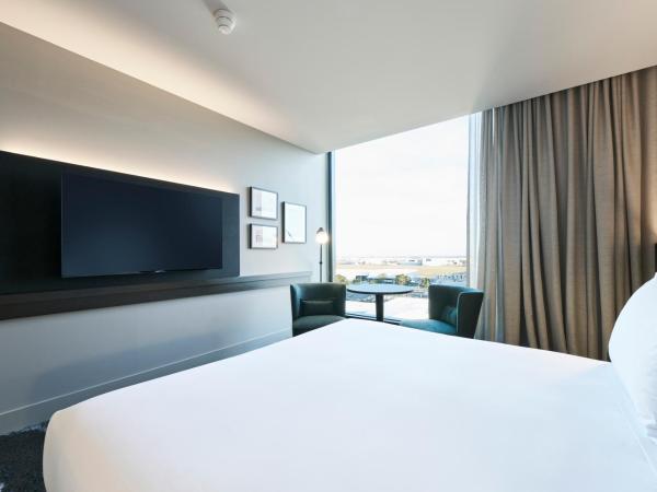Novotel Melbourne Airport : photo 2 de la chambre chambre de luxe avec 1 lit king-size