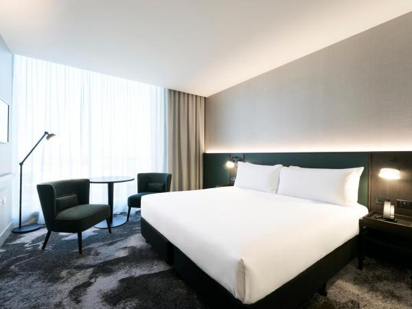 Novotel Melbourne Airport : photo 1 de la chambre chambre de luxe avec 1 lit king-size