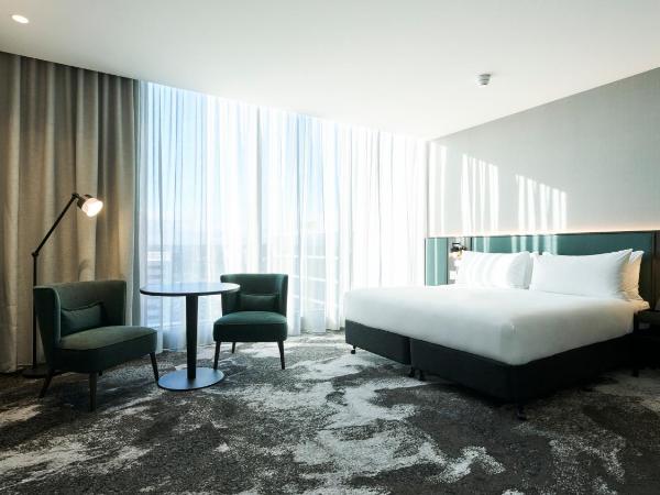 Novotel Melbourne Airport : photo 1 de la chambre accessible superior room with 1 king size bed