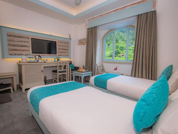 Beach Lodge : photo 1 de la chambre chambre lits jumeaux - vue sur lac