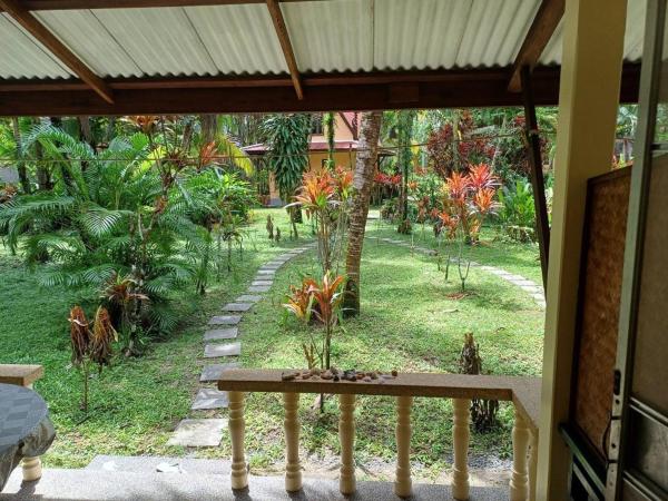 Lake View Bungalows : photo 6 de la chambre bungalow - vue sur jardin