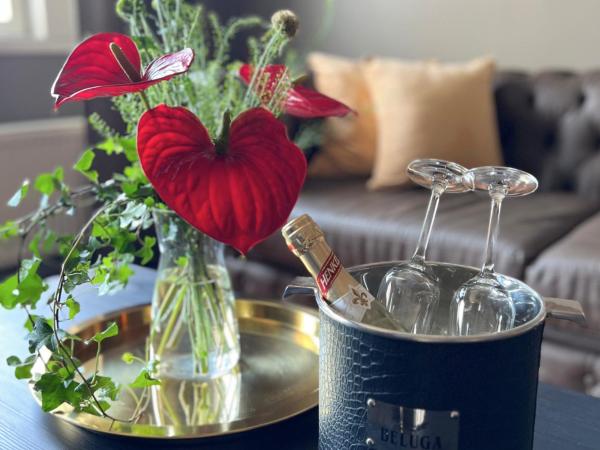 Hotel Golden Circle Suites : photo 5 de la chambre suite familiale de luxe avec balcon