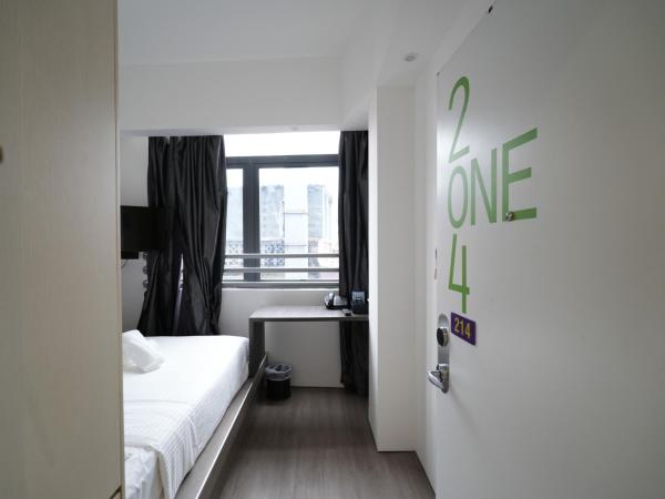 Lion Peak Hotel Dickson : photo 1 de la chambre quadruple, window