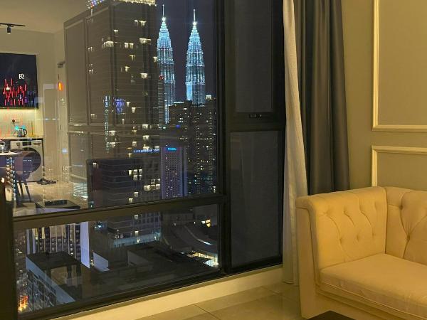 Axon Residence Near Pavilion : photo 1 de la chambre appartement 3 chambres avec vue