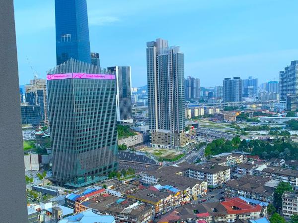 Axon Residence Near Pavilion : photo 6 de la chambre appartement 3 chambres avec vue
